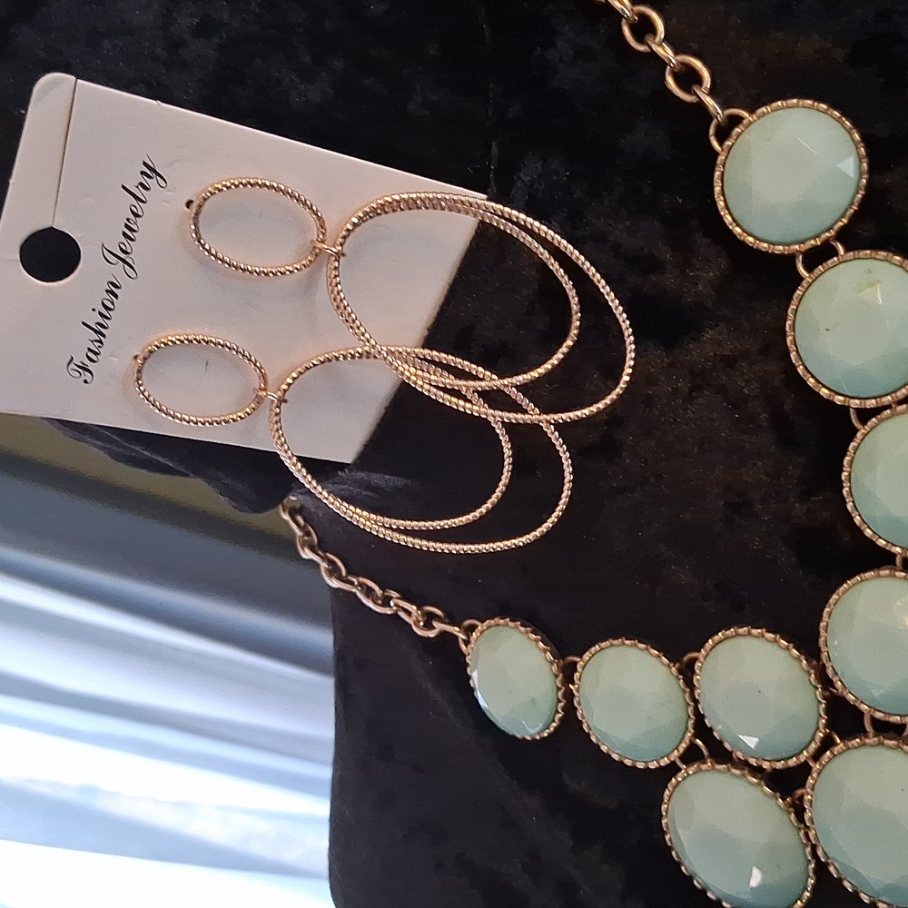 Elegant Gold and Mint Necklace and Gold Earring Set - Picture 6 of 9